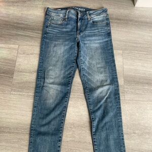 AE Skinny Jeans. Size 8L. Super stretch. Excellent condition.